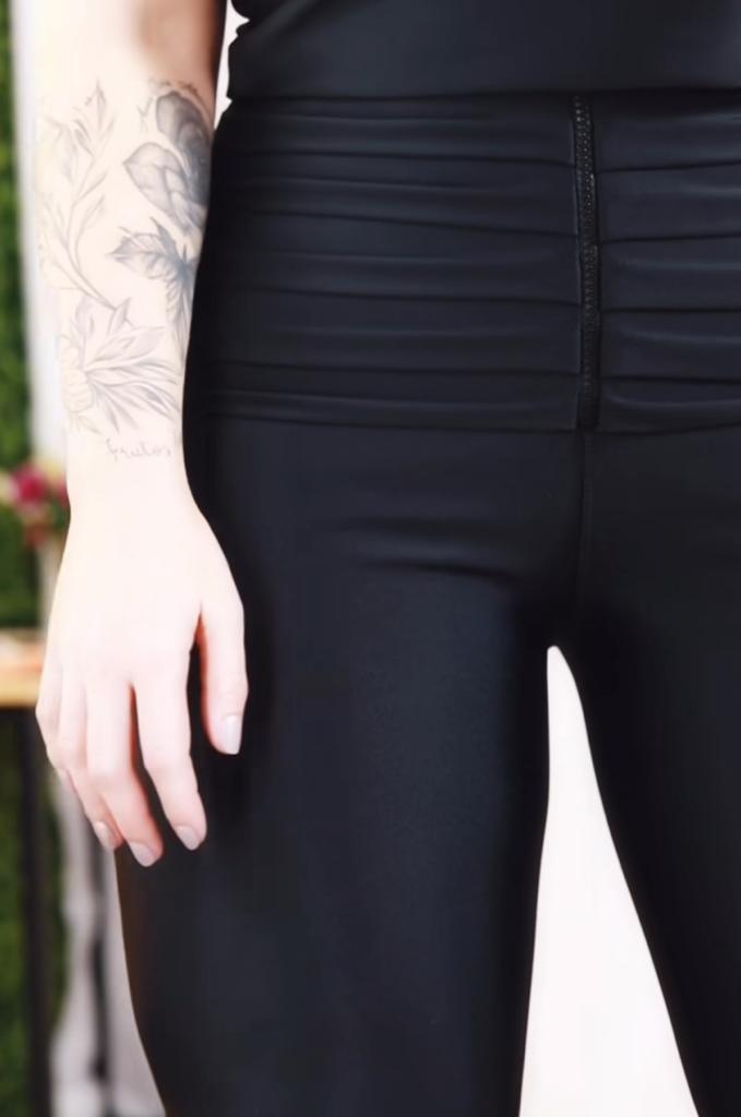 Calça Prada com ziper no cos e barra