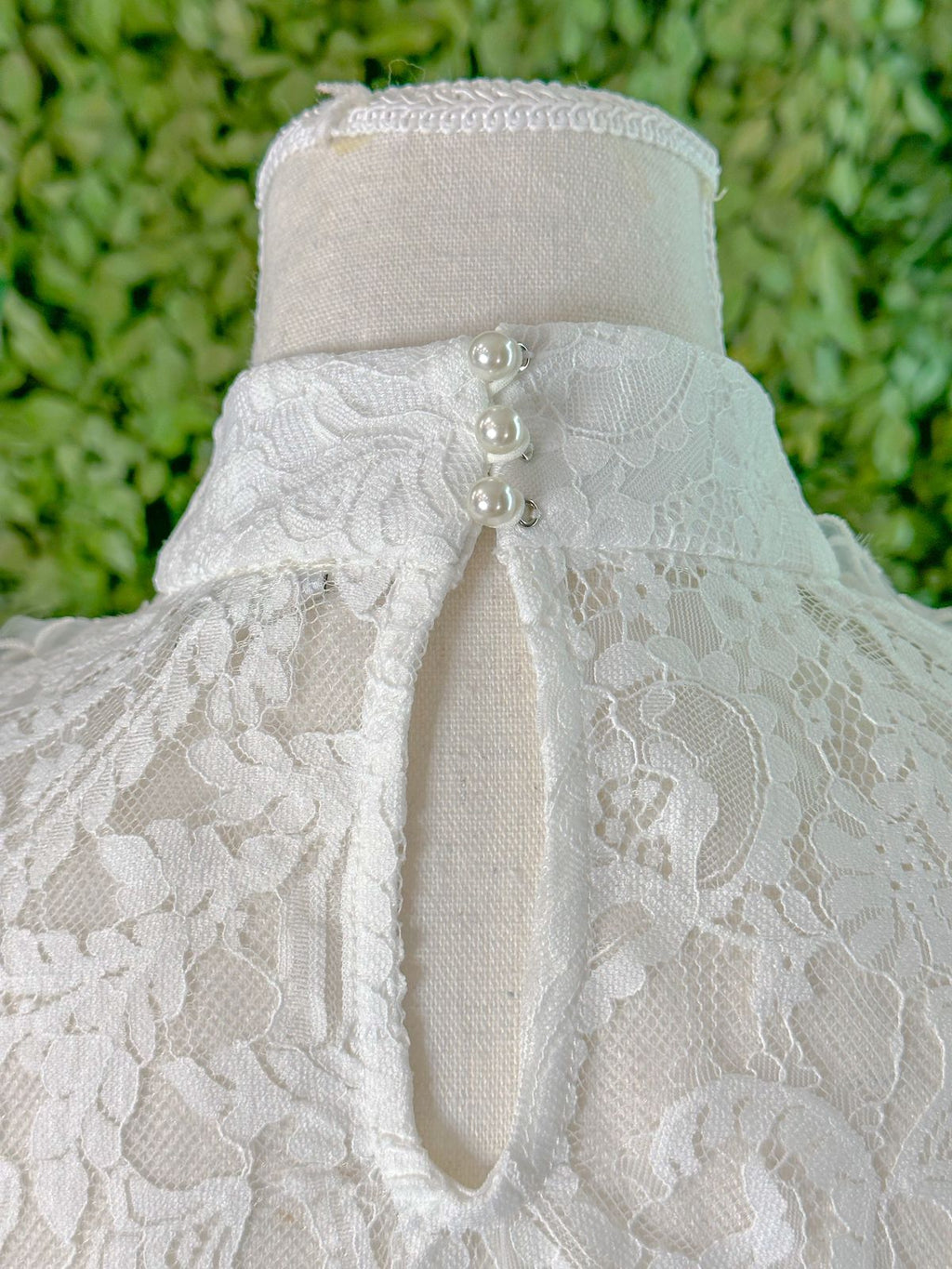 Blusa toda em renda com borboletas offwhite