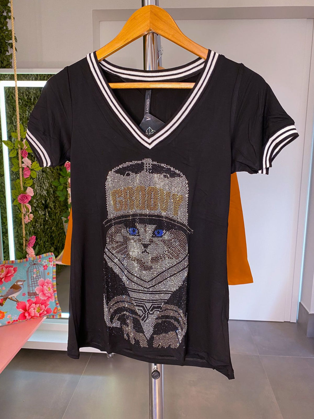 T-Shirt Gato de Bone com Brilhos