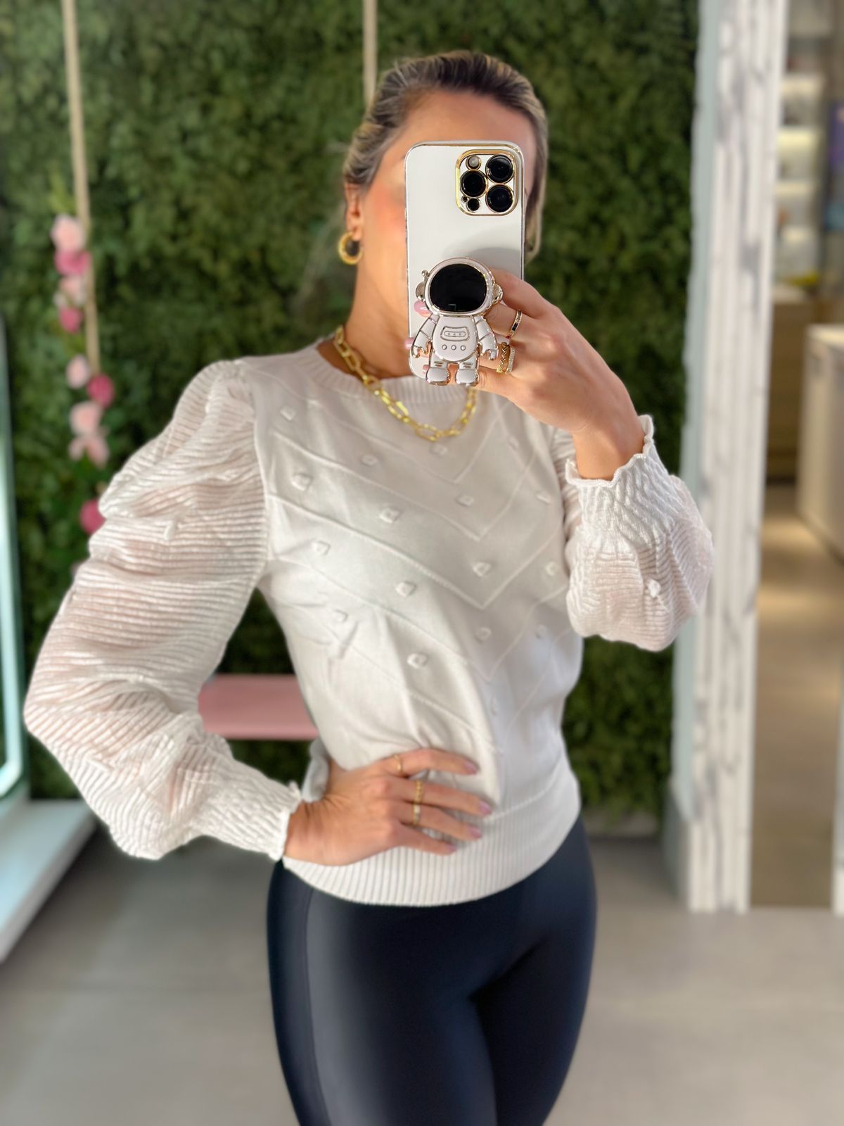 Blusa tricot com mangas em tule