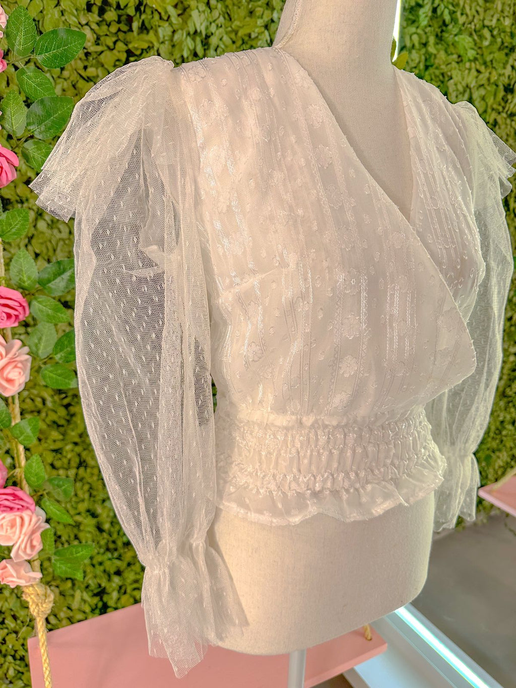 Blusa com tule e lastex