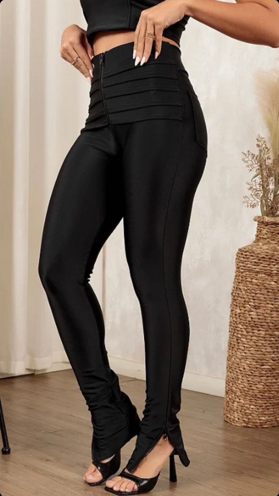 Calça Prada com ziper no cos e barra