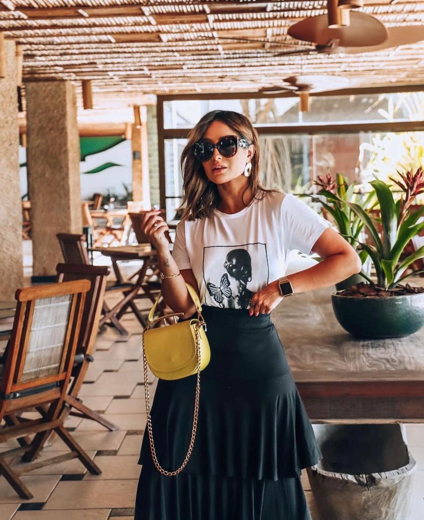 Conjunto de Saia e Tshirt Mulher com Borboleta