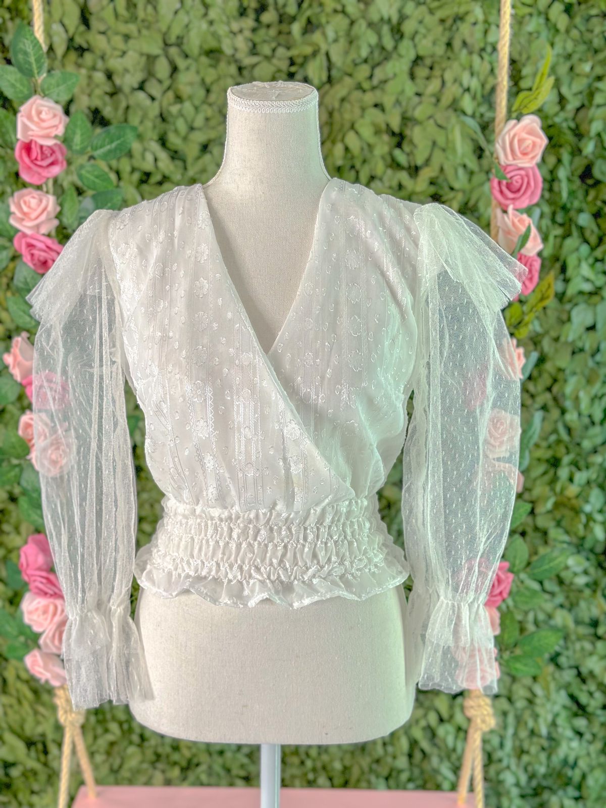 Blusa com tule e lastex