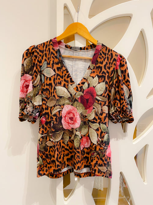 Blusa Floral rosas vermelhas