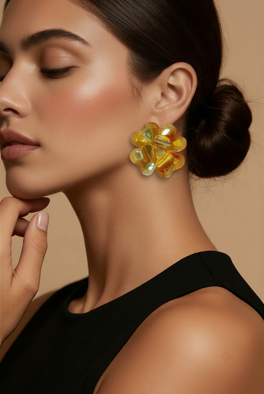 Brinco flor detalhada lisa