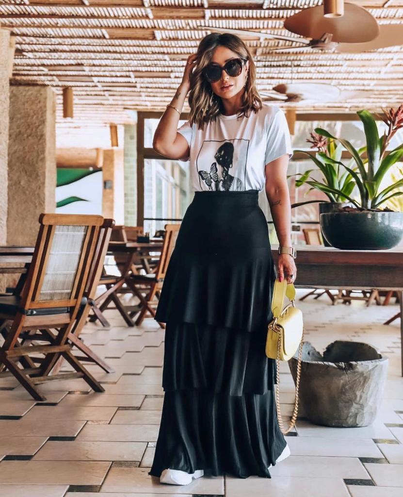 Conjunto de Saia e Tshirt Mulher com Borboleta