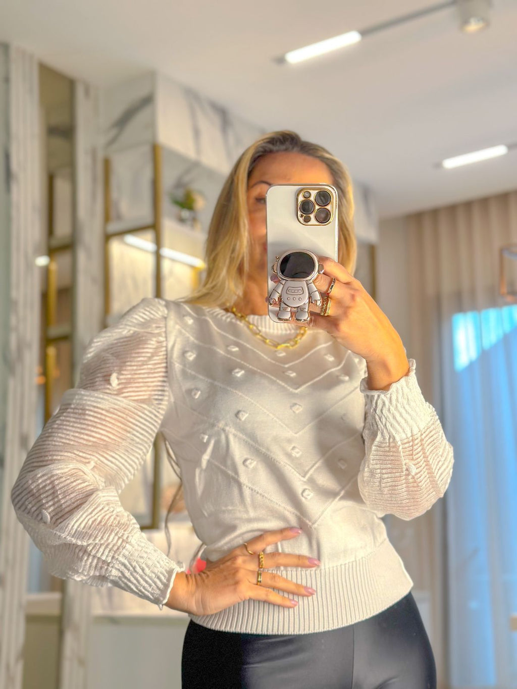 Blusa tricot com mangas em tule