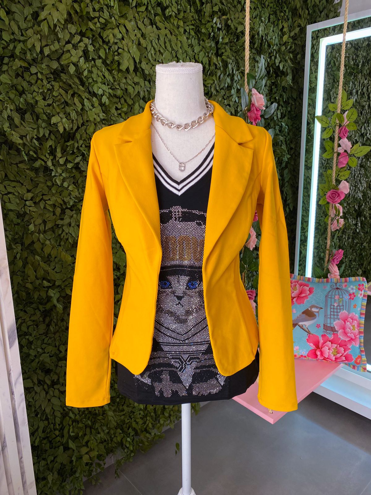 T-Shirt Gato de Bone com Brilhos