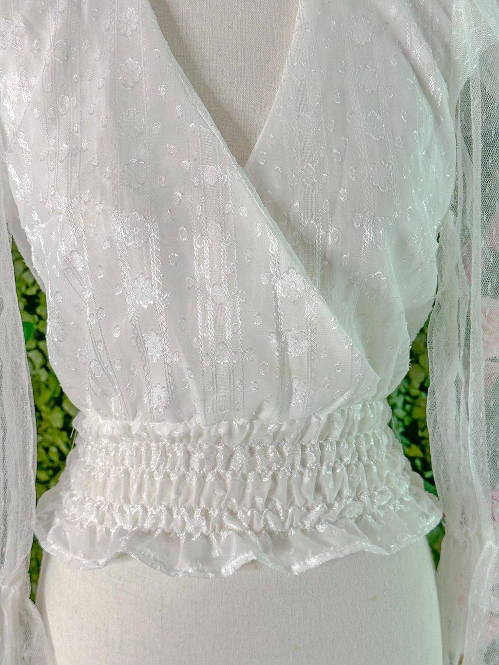 Blusa com tule e lastex