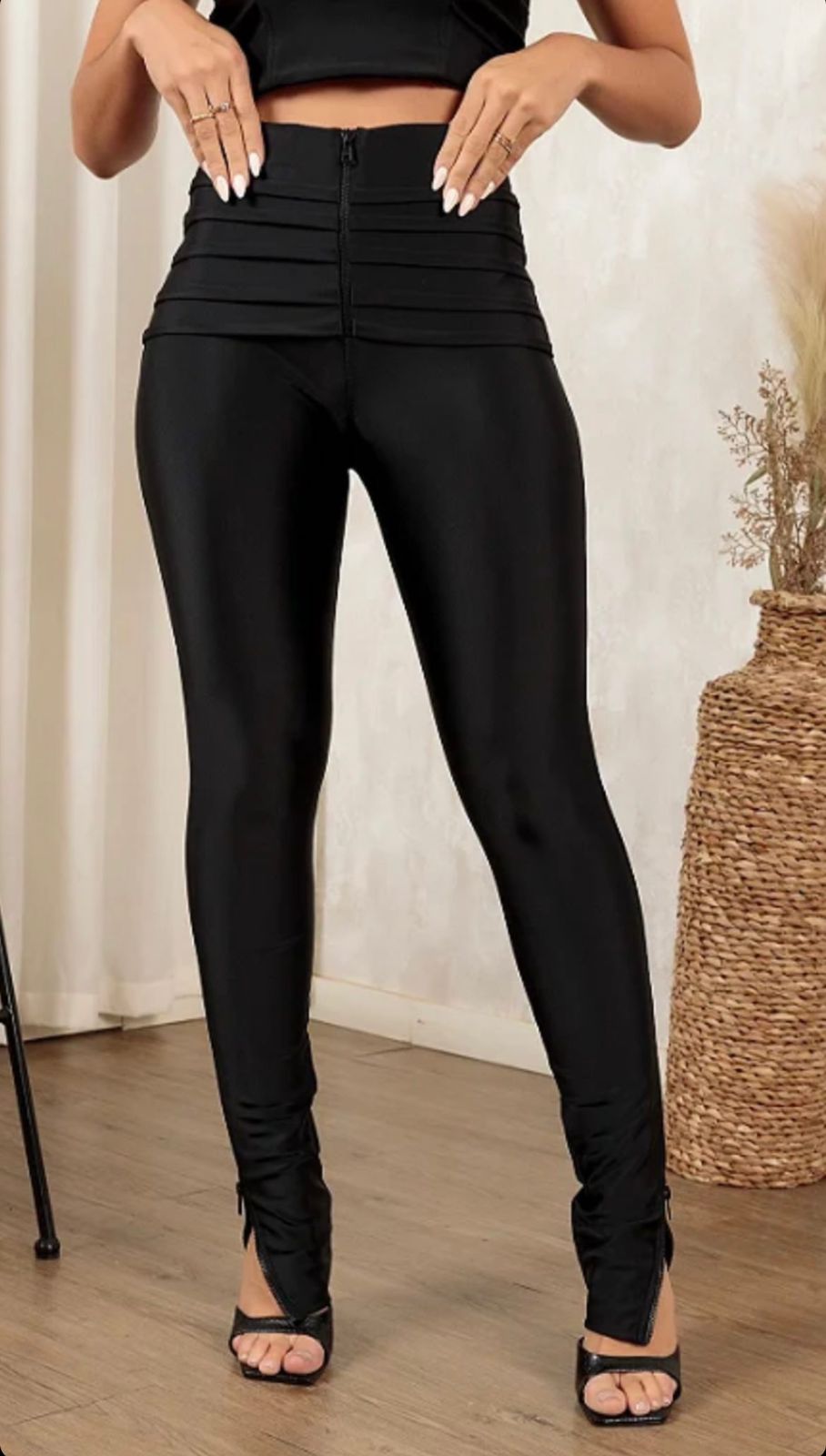 Calça Prada com ziper no cos e barra