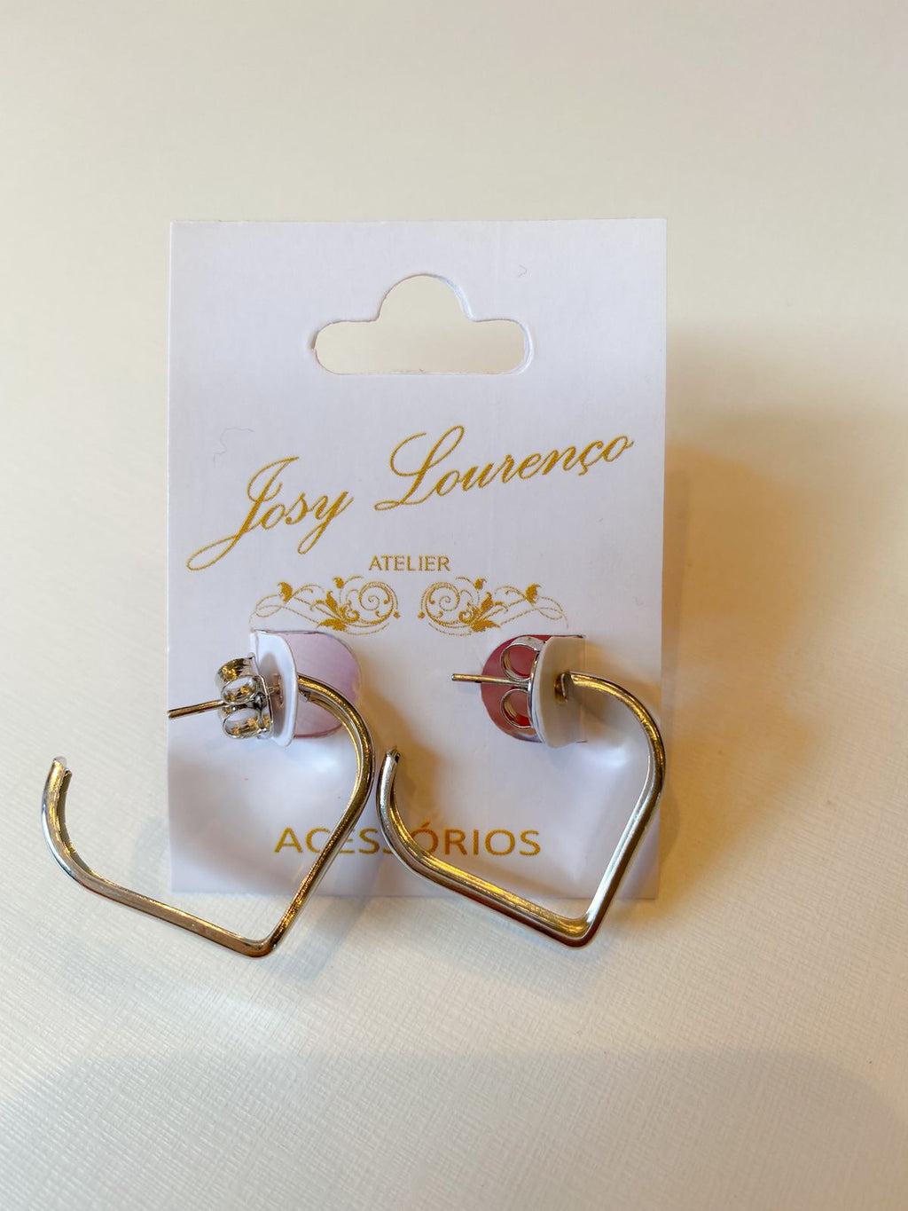 Brinco coração vazado rodio branco