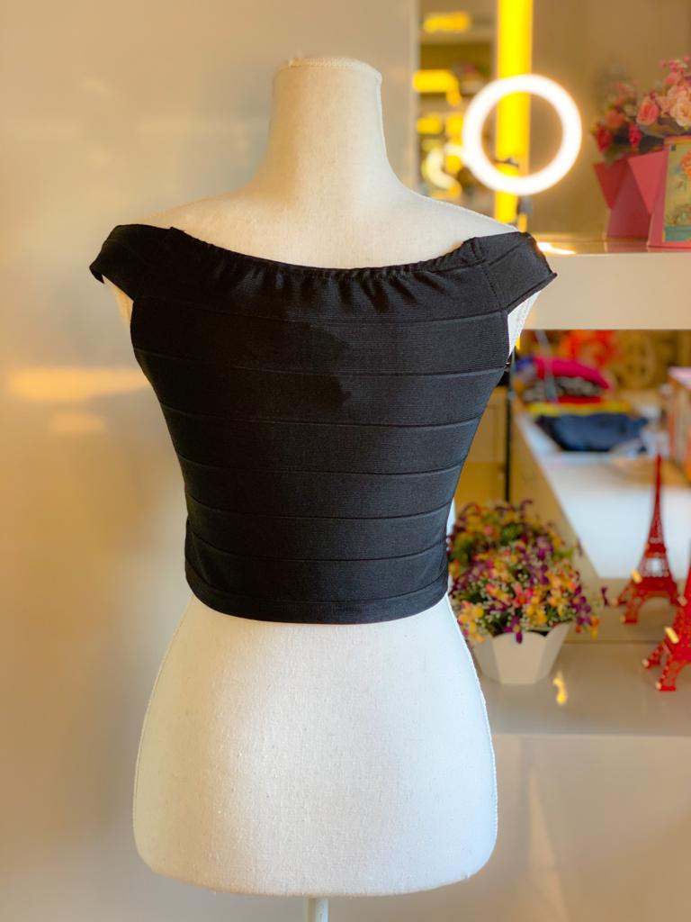 Cropped em bandagem com bojo