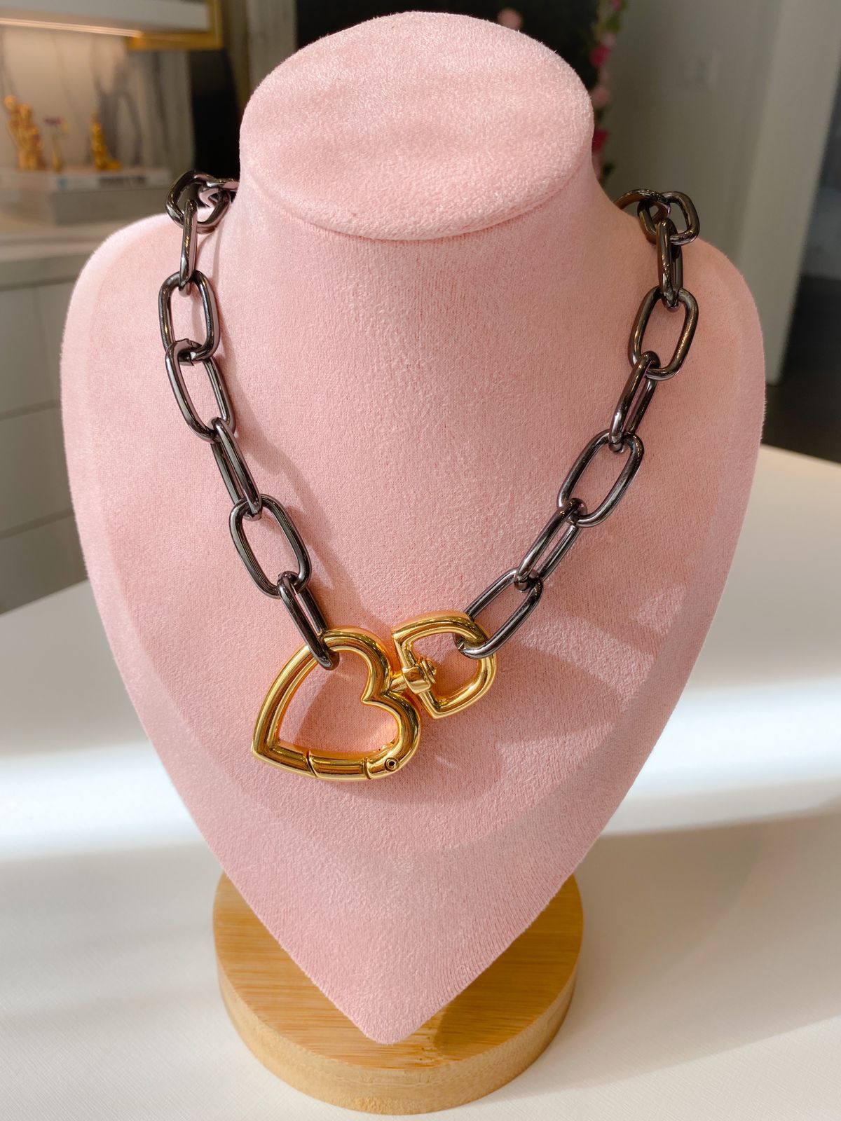 Colar choker semi joia coração ouro e rodio negro