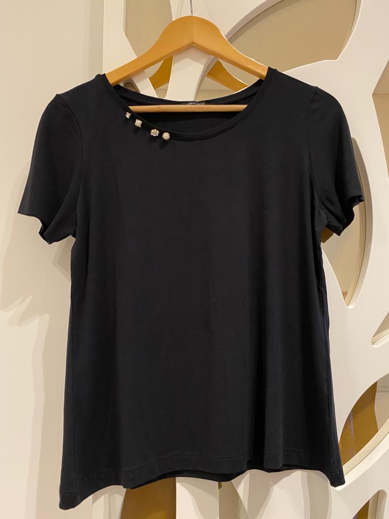 Blusa em malha com detalhes em strass preta