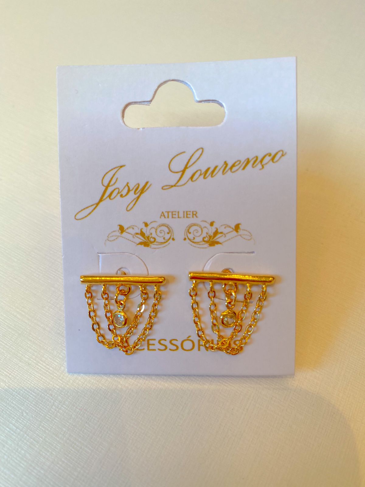 Brinco semijoia com mini correntes