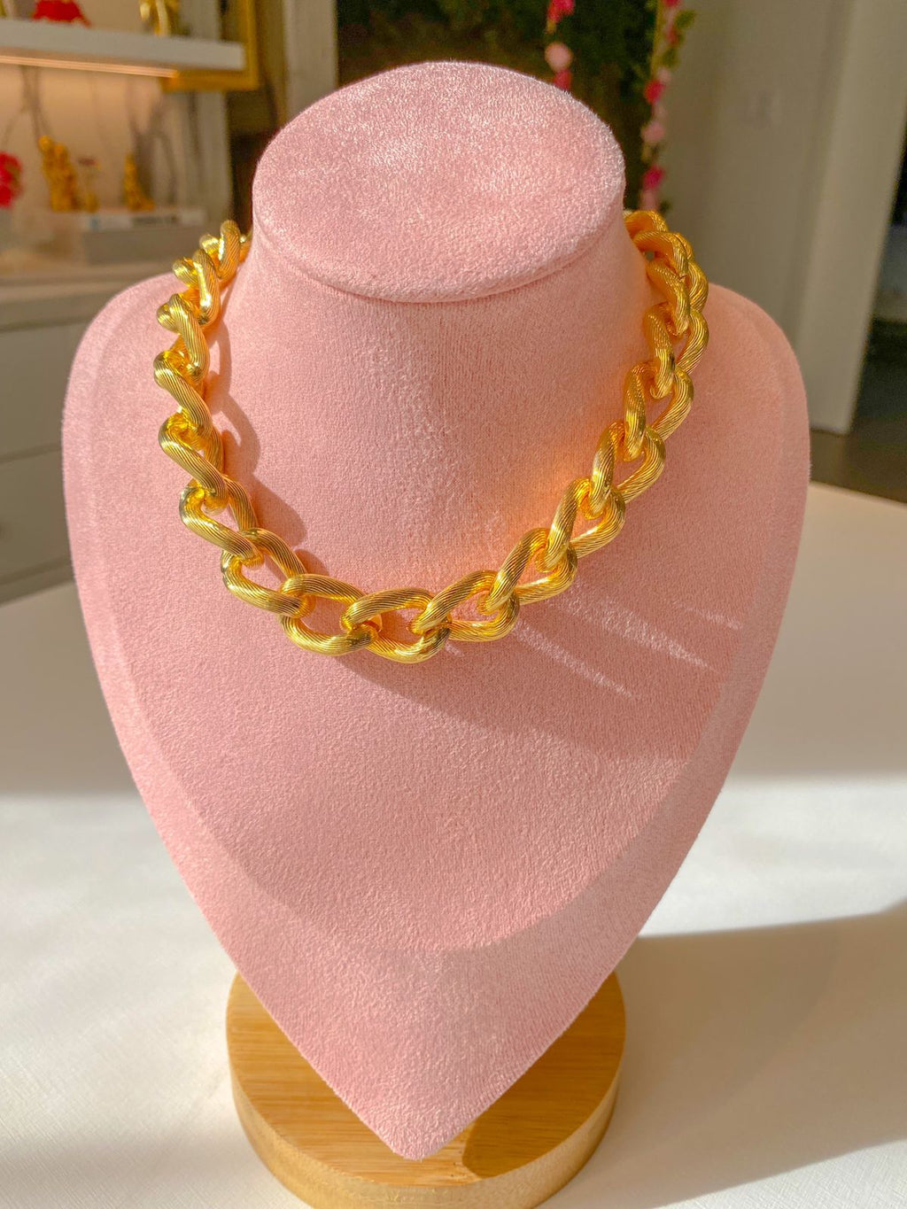 Corrente semi joia toda trançada em ouro 18K