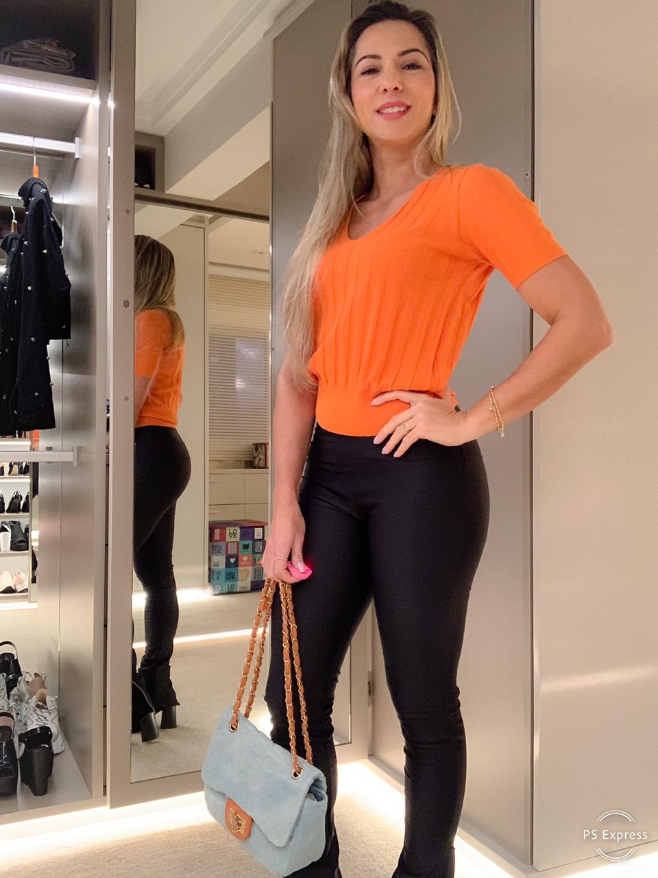 BLUSA CANELADA DECOTE V