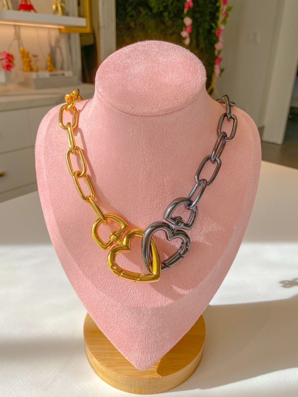 Colar choker semi joia 2 corações ouro e rodio negro