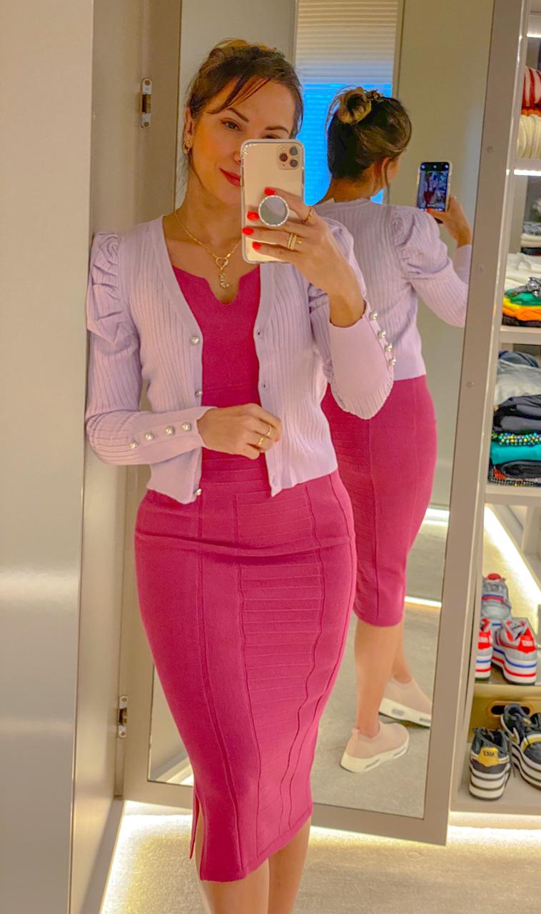 Casaquinho em tricot lilas com botoes em perolas