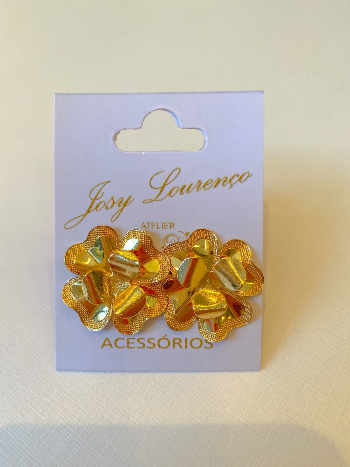 Brinco flor detalhada lisa