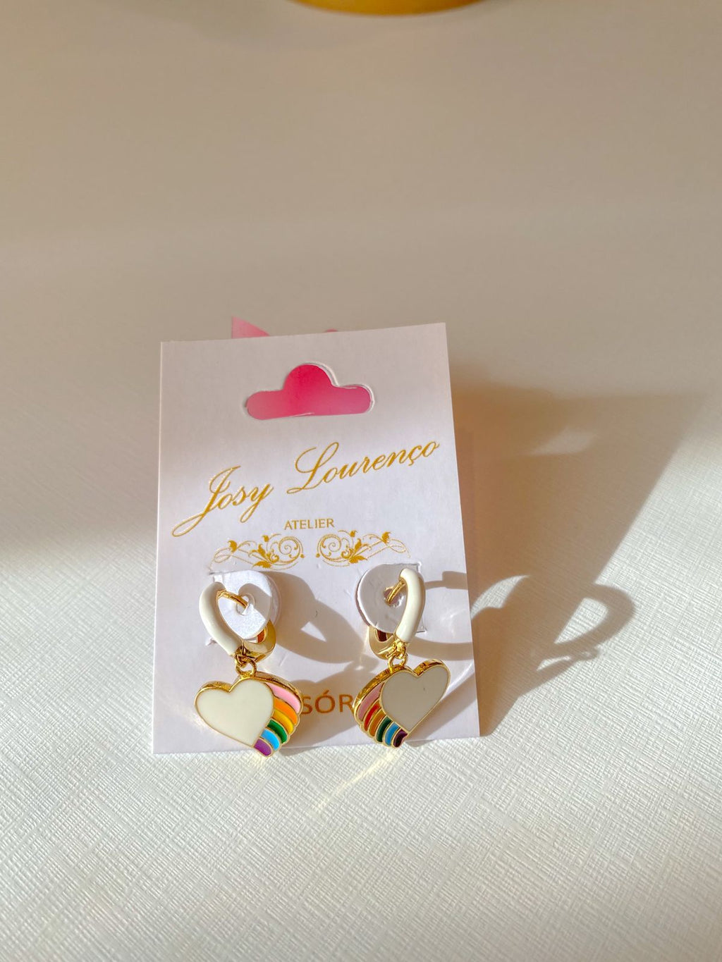 Brinco semi joia coração esmaltado