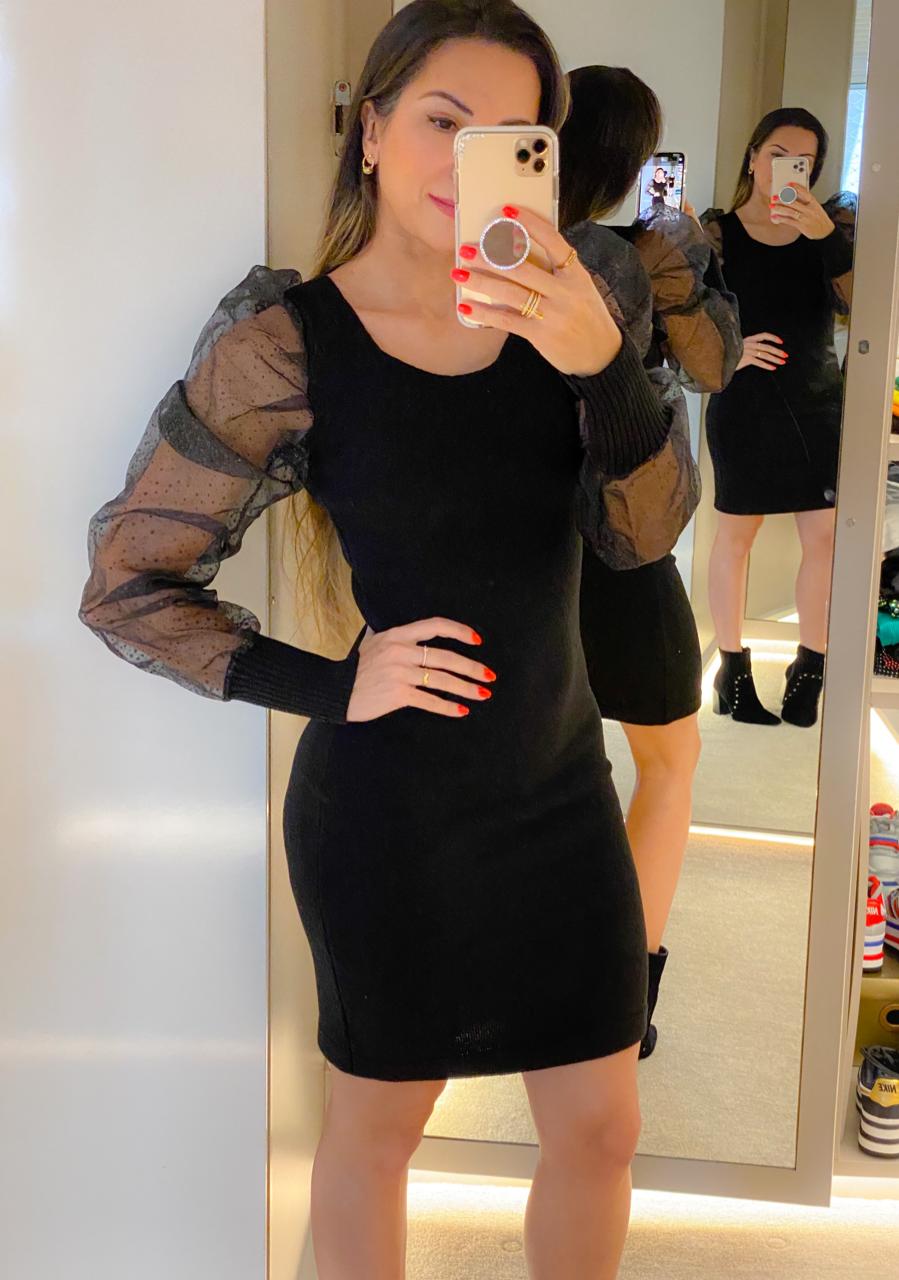 Vestido em tricot com mangas em organza