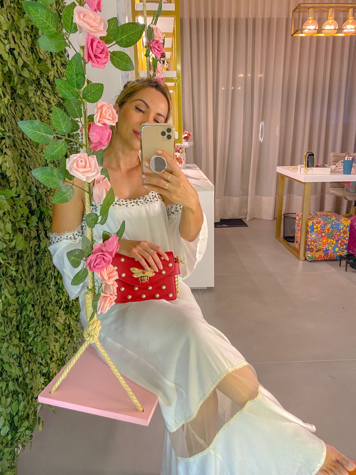 Vestido com vazado em tule