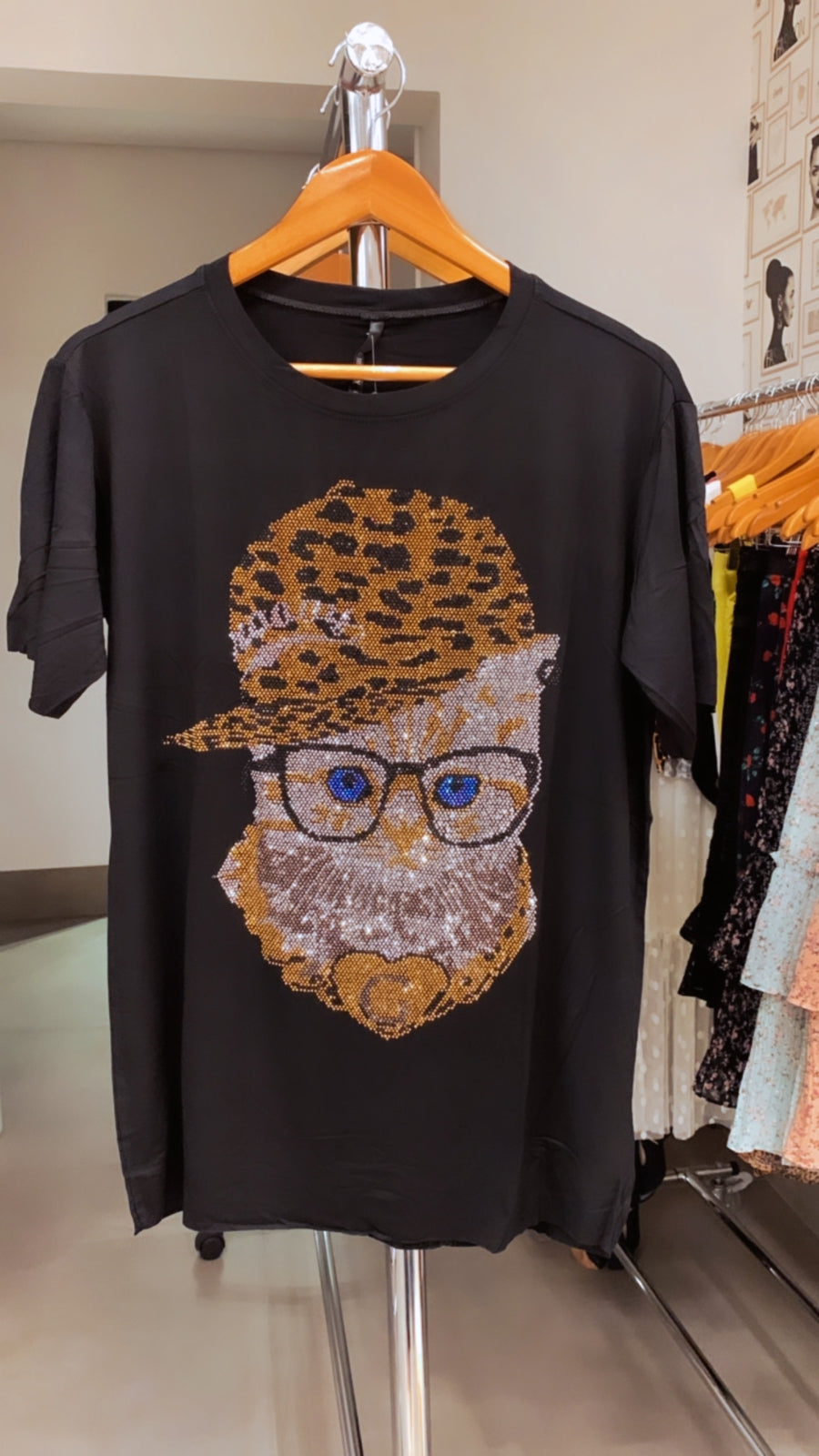 T-Shirt Gatinho com bone estilo camisetao