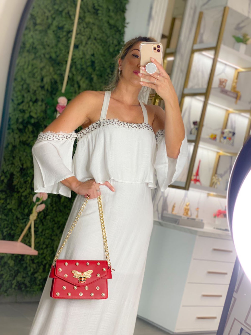 Vestido com vazado em tule