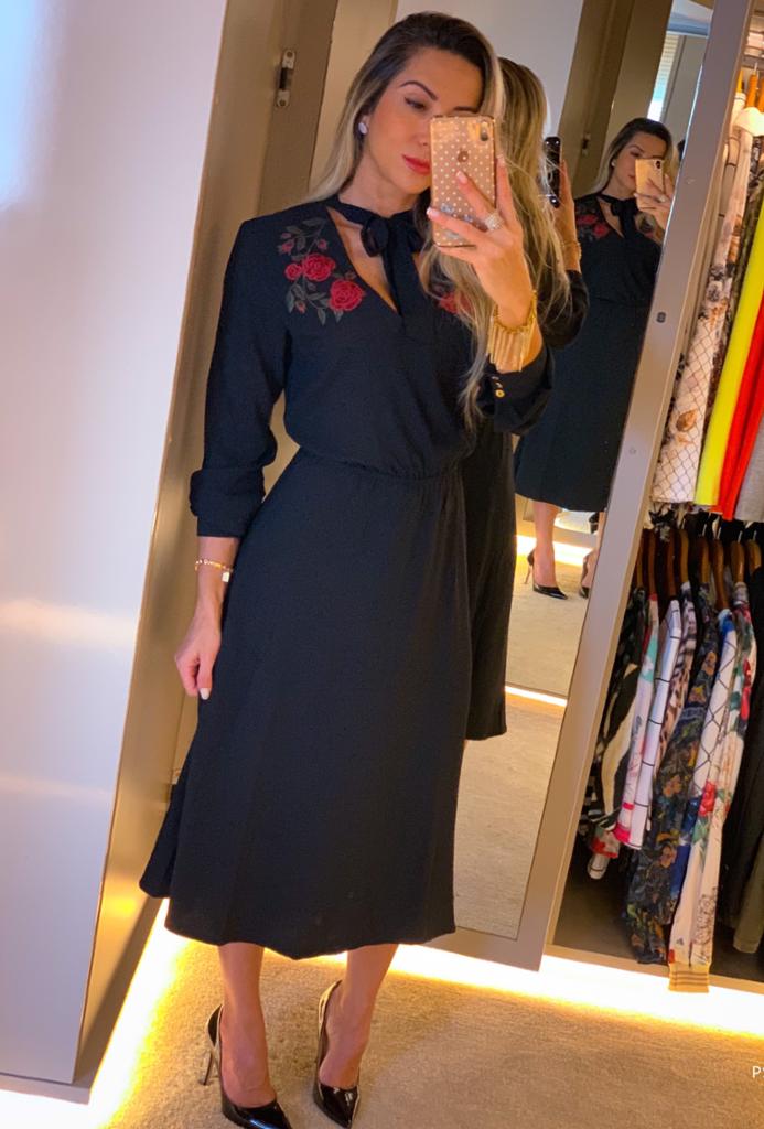 VESTIDO PRETO MIDI BABADOS COM RED ROSES