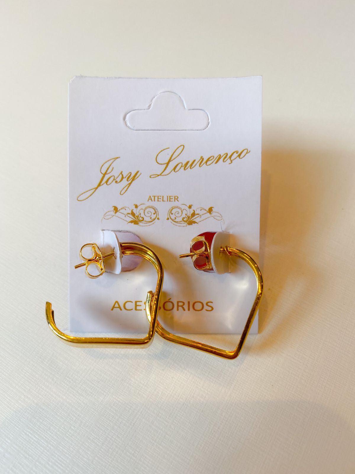 Brinco semi joia coração vazado