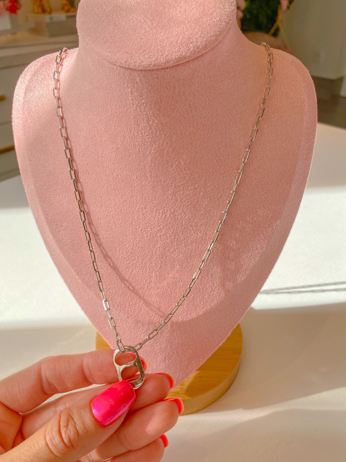 Colar comprido em rodio branco