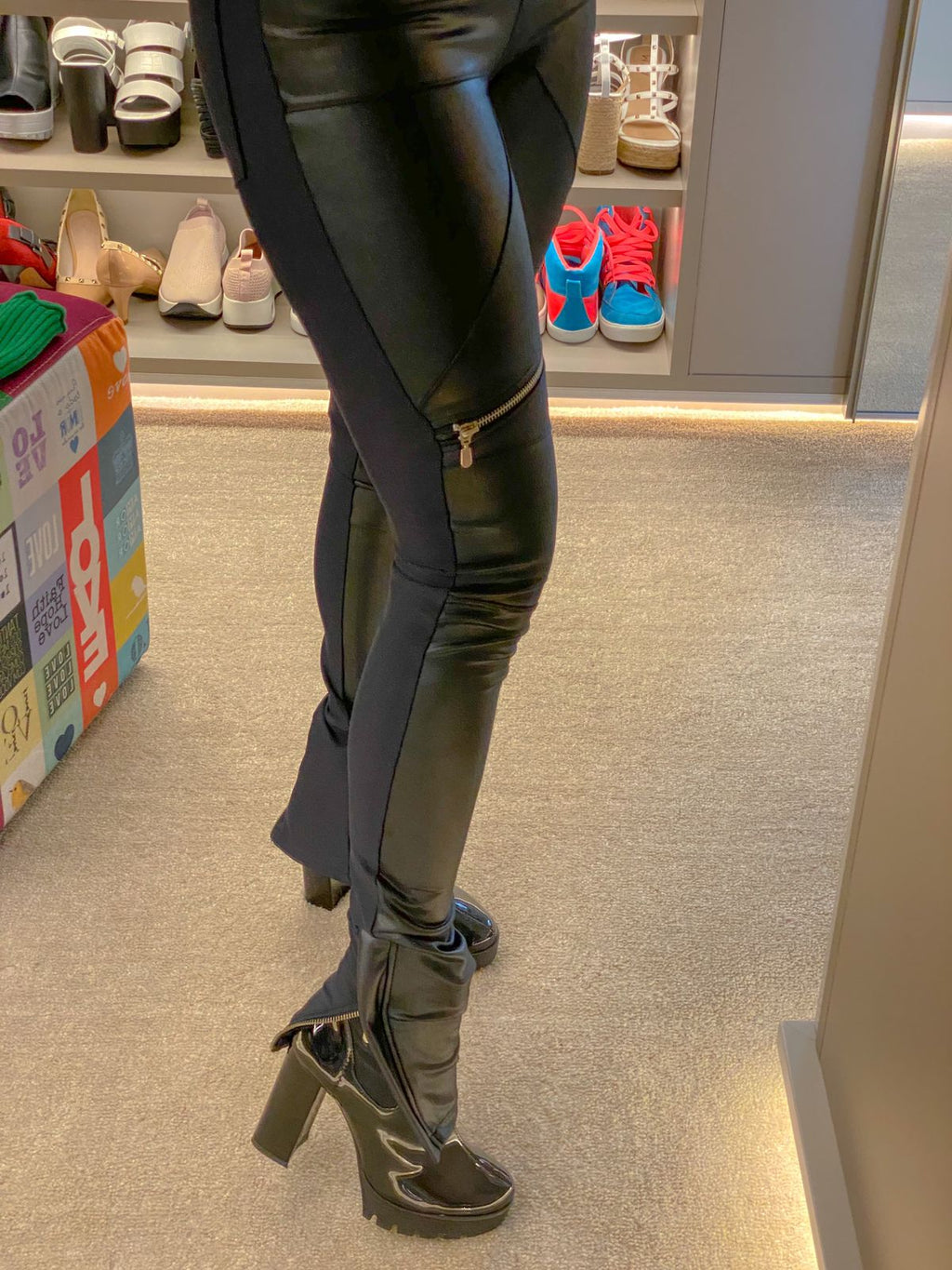 Calça Courino Emana