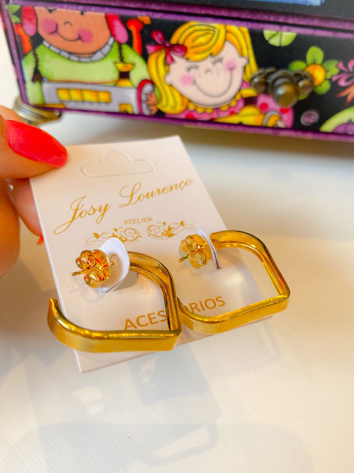 Brinco semi joia coração vazado