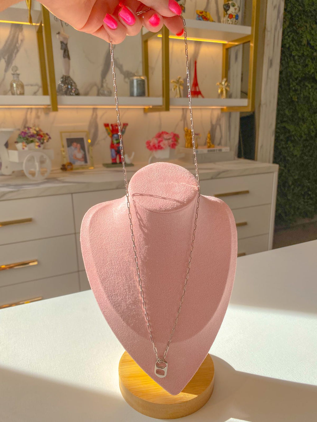 Colar comprido em rodio branco