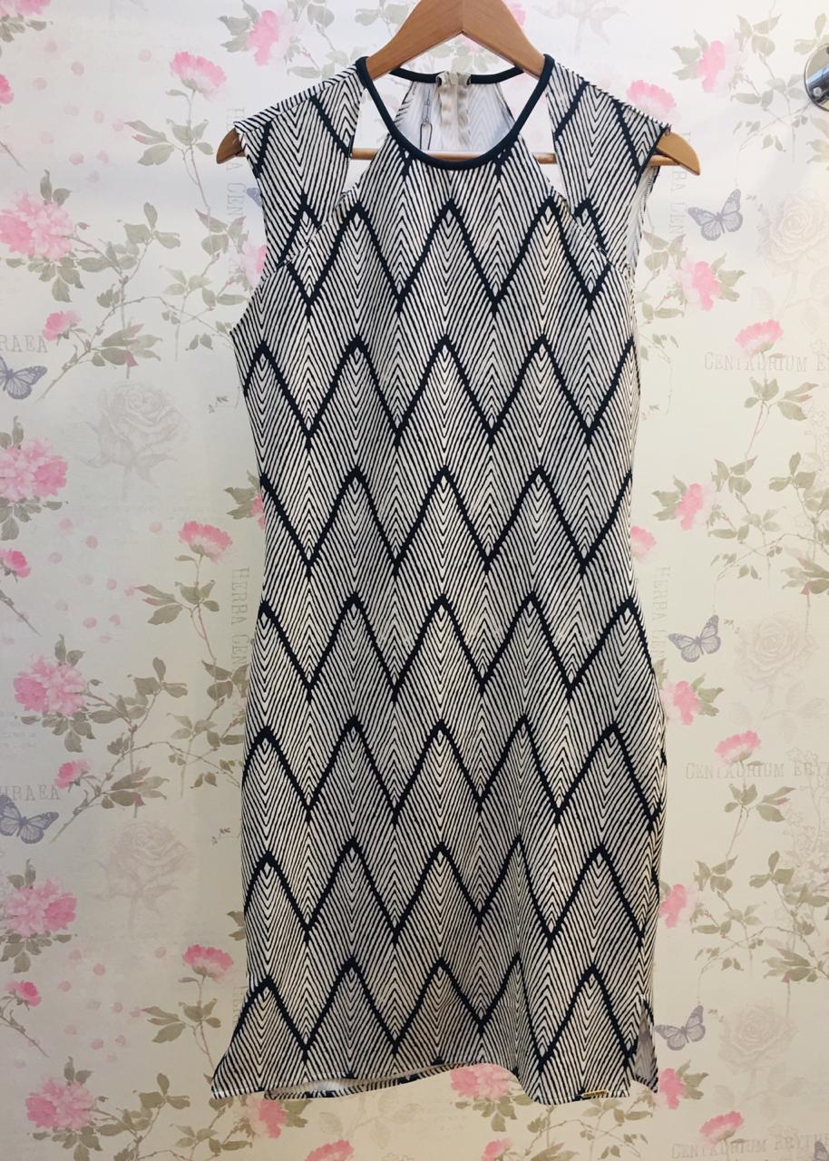 Vestido em crepe de seda zig zag